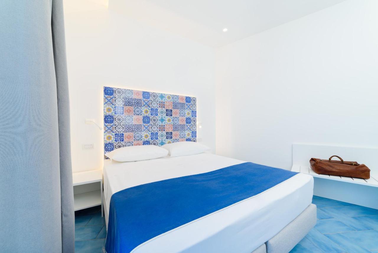 Deluxe Double Room with Balcony and Sea View